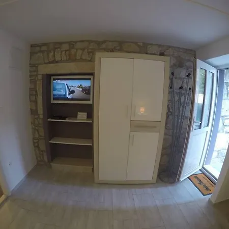 Apartment Grgur Ninski - Renovated Stone House Studio