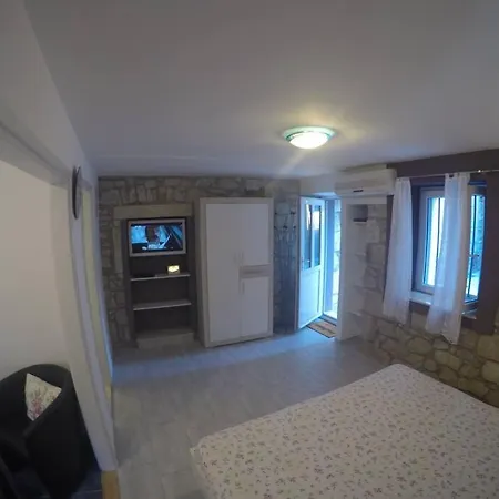 Grgur Ninski - Renovated Stone House Studio Apartment *